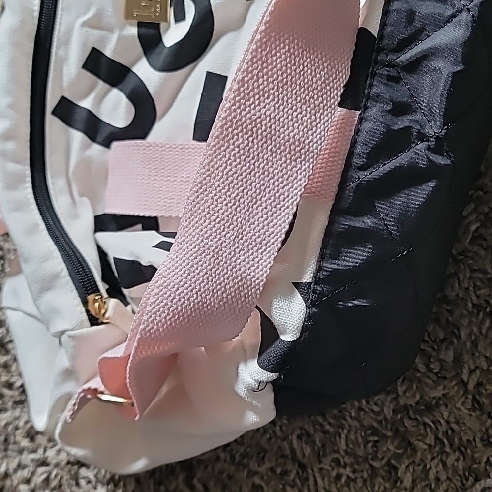 Benefit Cosmetics Duffle Bag EUC - Picture 3 of 7